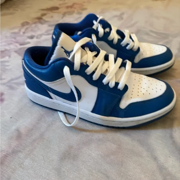 WMNS AIR JORDAN 1 LOW 'MARINA BLUE' - US WOMENS SIZE 8 - Picture 4 of 9